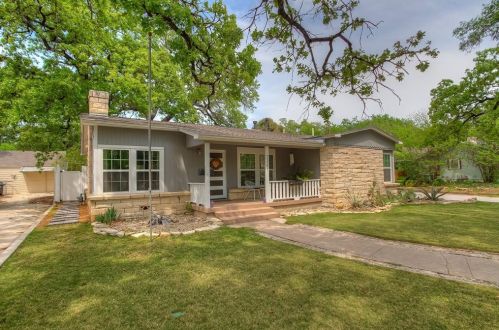 2341 Honeysuckle Ave, Fort Worth, TX 76111-1434