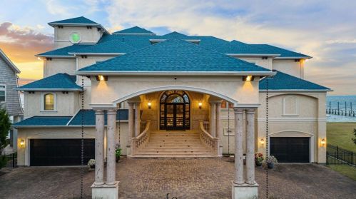 2220 Todville Rd, Taylor Lake Village, TX 77586-3005