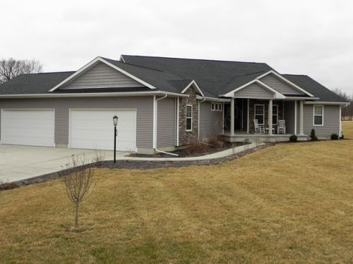 1618 78th St, Adelphi, IA 50237-2272