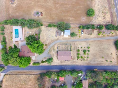7676 Glow Ln, Vacaville, CA 95688-9648