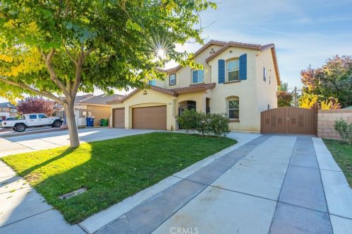 43635 Rialto Dr, Lancaster CA  93535-6156 exterior