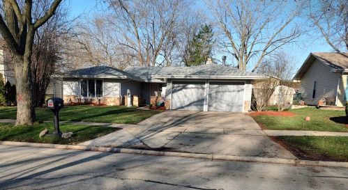 129 Mayfield Dr, Lemont, IL 60440-1809