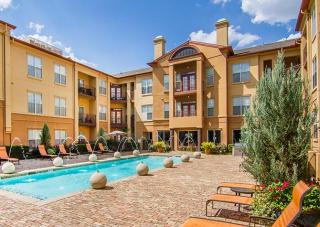 2800 Cole Ave, Dallas TX  75204-1030 exterior