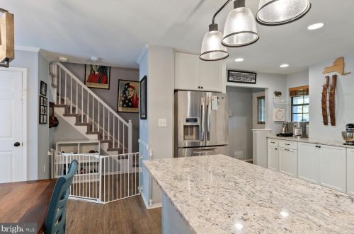 53 Manor Dr, Princeton NJ  08540-1643 exterior