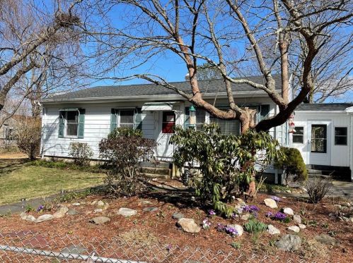 53 Helen Ave, Coventry, RI 02816-6342