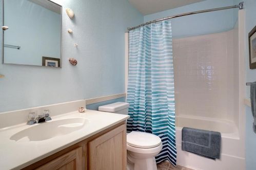 5232 Bedfordshire Dr, Fort Worth TX  76135-1437 exterior