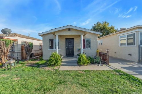 914 132nd St, Compton, CA 90222-2023