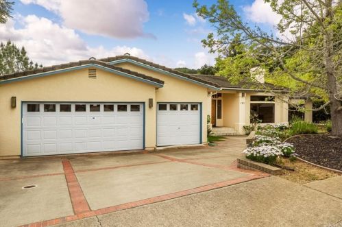 121 Twin Ridge Dr, San Luis Obispo, CA 93405-1076