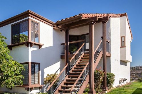6936 Sandpiper Pl, Carlsbad, CA 92009-4131