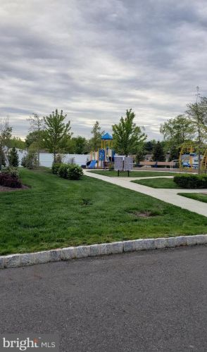 6 Sundance Dr, Trenton NJ 08619-3968 exterior