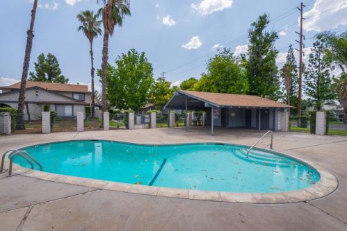 813 Lugonia Ave, Redlands, CA 92374-2593