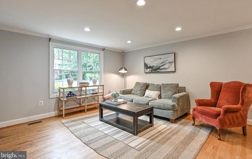 5645 Mount Burnside Way, Springfield VA  22015-2145 exterior
