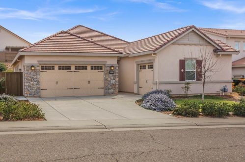 2107 Branding Iron Dr, Folsom, CA 95630-6321