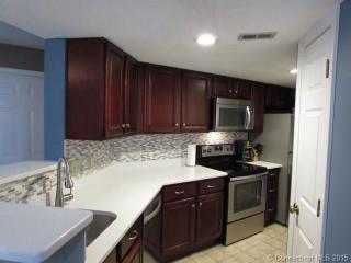 315 Carriage Crossing Ln, Middletown CT  06457-5867 exterior