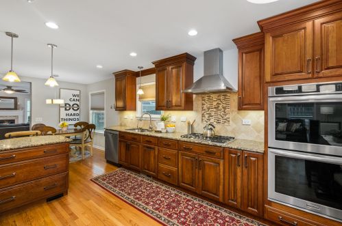 1217 Dogwood Ln, Carol Stream IL  60188-3322 exterior