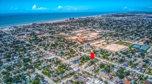 3919 Ursuline St, Galveston, TX 77550