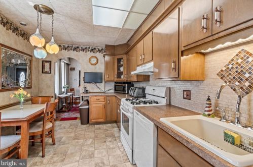 6729 Jackson St, Philadelphia PA  19135-2210 exterior