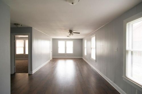3010 12th St, Austin, TX 78702-2502