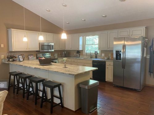 215 Cedar St, Lavonia, GA 30553-2110