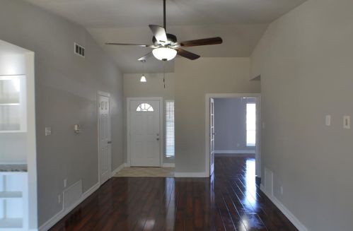 2006 Brentwood Ln, Carrollton TX exterior