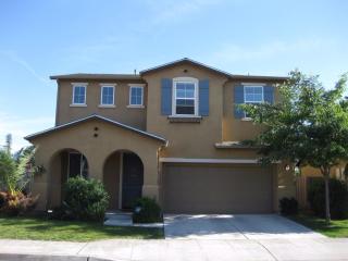 5946 Mono St, Fresno, CA 93727-5584