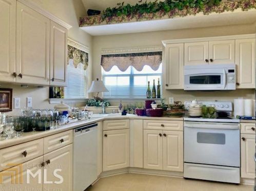 112 Cottage Ct, Lithonia, GA 31028-8526