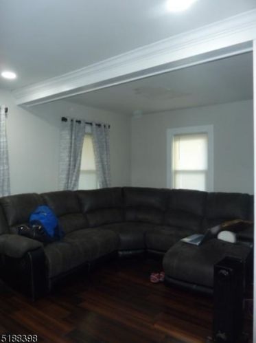 21 Ledgewood Ave, Netcong, NJ 07857-1102