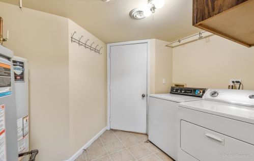 1276 Clare Ct, Carol Stream IL  60188-6011 exterior