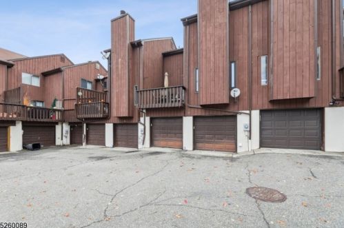 145 Nottingham Sq, Hackettstown NJ  07840-4236 exterior