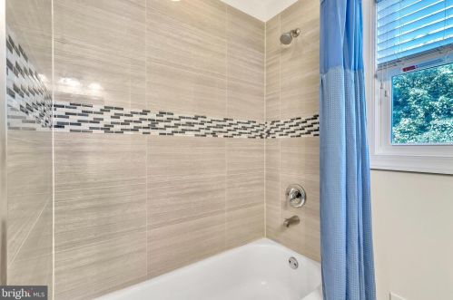 25 Amsterdam Rd, Trenton NJ 08620-1902 exterior