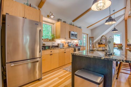 8 Glassford Ln, Lee, NH 03824-2403