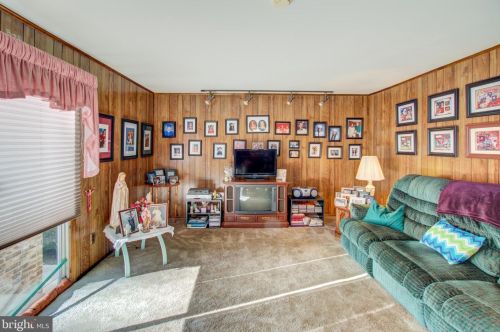 11 Cavalier Dr, Trenton NJ  08619-1357 exterior