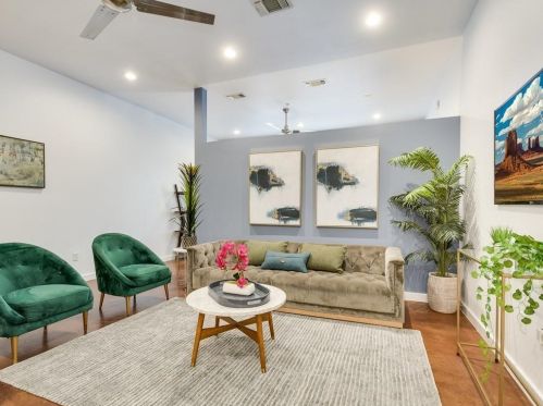 2931 12th St, Austin, TX 78702-2455