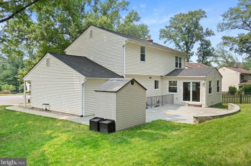 5637 Fort Corloran Dr, Springfield VA  22015-2114 exterior