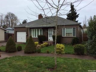 345 Montgomery St, Woodburn, OR 97071-4732