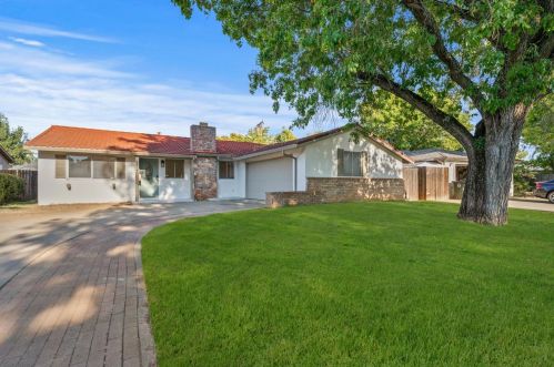 2937 Hunt Dr, Rancho Cordova, CA 95670-5613