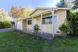 855 Christine Ave, Redding, CA 96003-3540