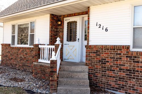 1216 Parkside Dr, Marshall, MN 56258-2060
