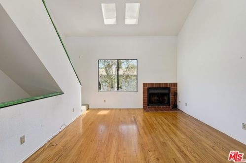 828 Grant St, Santa Monica, CA 90405-1329