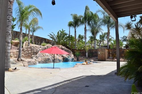 12722 Royal Palm Ln, Riverside CA  92503-7077 exterior