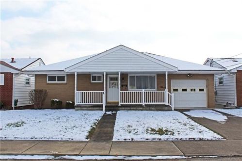 489 Louella Ave, Chester, WV 26034-1103
