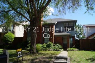 1904 Pinecrest Dr, Carrollton TX  75010-4037 exterior