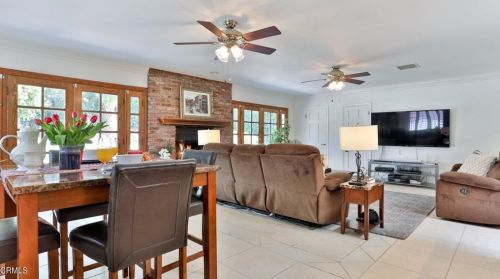 2347 Caracas St, Glendale CA  91214-3004 exterior