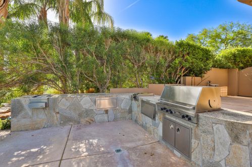 217 Loch Lomond Rd, Rancho Mirage, CA 92270-5604