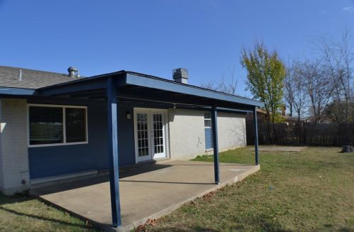 2006 Brentwood Ln, Carrollton TX exterior