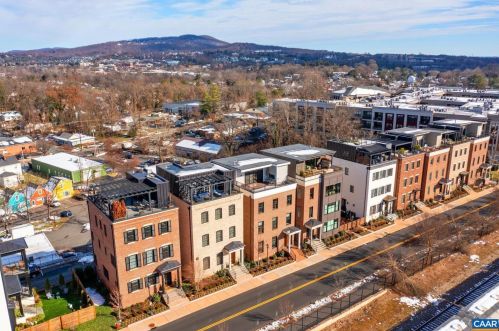 1073 Water St, Charlottesville, VA 22902