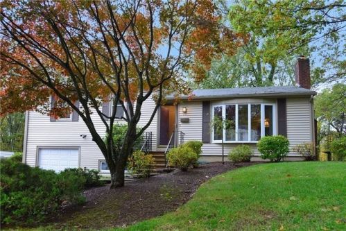 19 Oberlin Dr, Warwick, RI 02886-8508