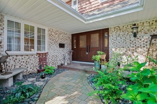 1270 Warwick Ct, Bannockburn, IL 60015-3009