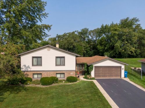853 Shorewood Dr, Hanover Park, IL 60103-4754