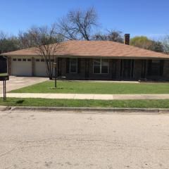 113 Lakeway Dr, Fort Worth TX  76126-3209 exterior